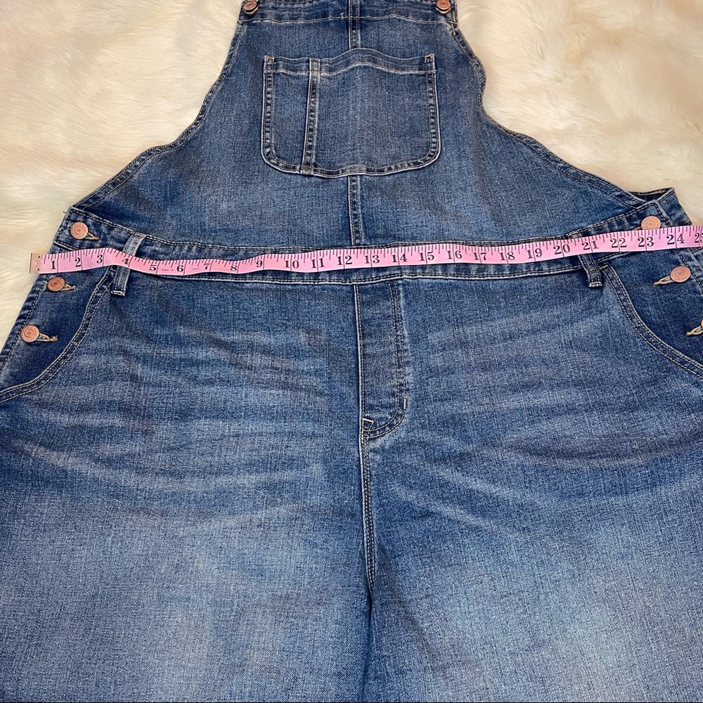 Old Navy Denim Coverall/Overall Shorts - Picture 3 of 15